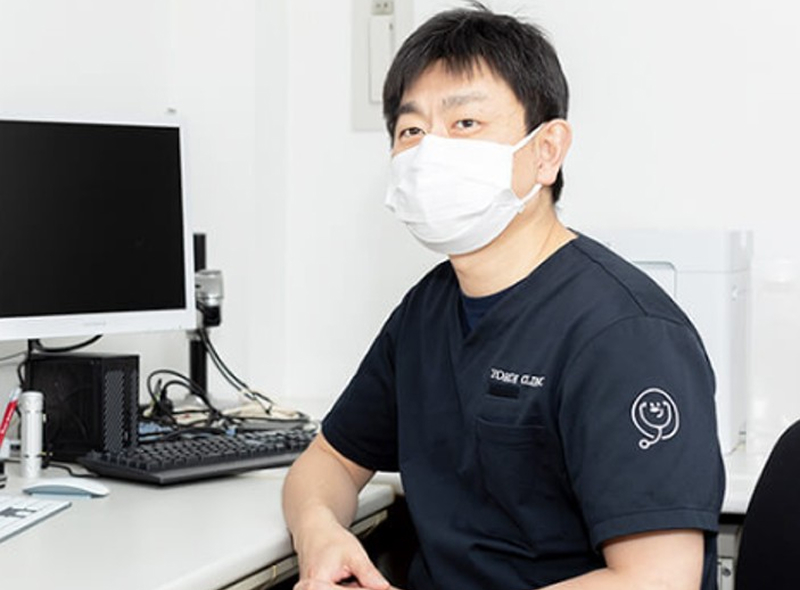 地域密着型診療中の院長写真
